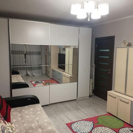 Private Room Near 3 Min Metrou Crangasi, 40 M2 부쿠레슈티 외부 사진