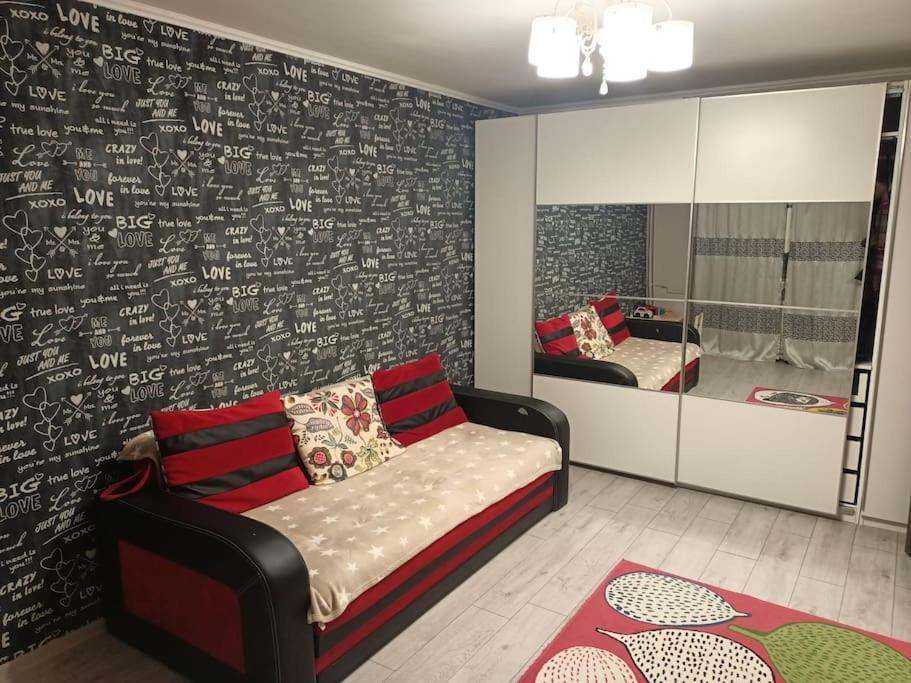 Private Room Near 3 Min Metrou Crangasi, 40 M2 부쿠레슈티 외부 사진