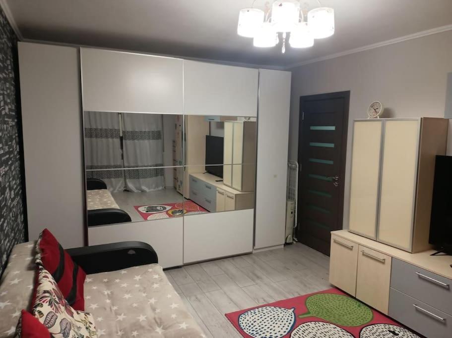 Private Room Near 3 Min Metrou Crangasi, 40 M2 부쿠레슈티 외부 사진