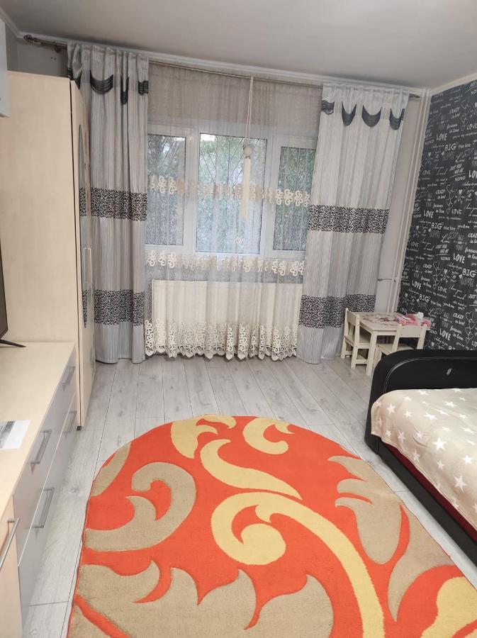 Private Room Near 3 Min Metrou Crangasi, 40 M2 부쿠레슈티 외부 사진