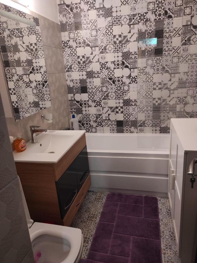 Private Room Near 3 Min Metrou Crangasi, 40 M2 부쿠레슈티 외부 사진