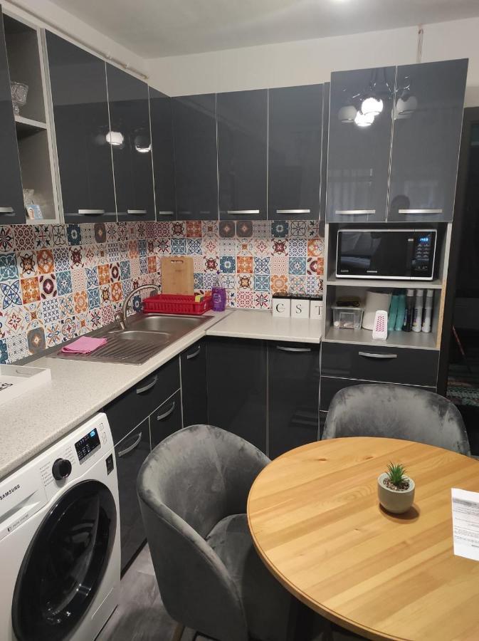 Private Room Near 3 Min Metrou Crangasi, 40 M2 부쿠레슈티 외부 사진