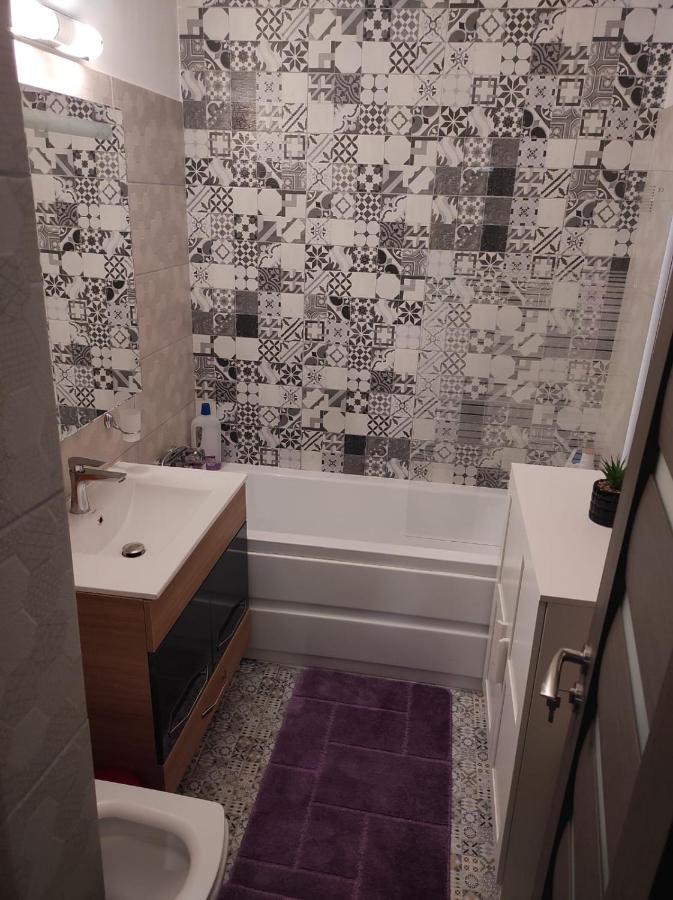 Private Room Near 3 Min Metrou Crangasi, 40 M2 부쿠레슈티 외부 사진
